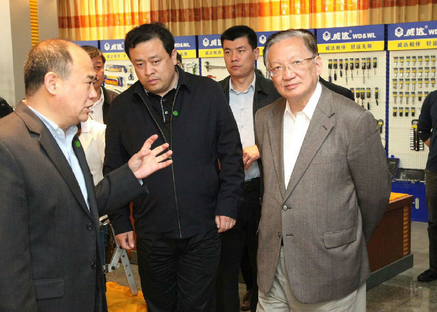 原国务委员、外交部部长唐家璇视察YH533388银河工具集团(图3)