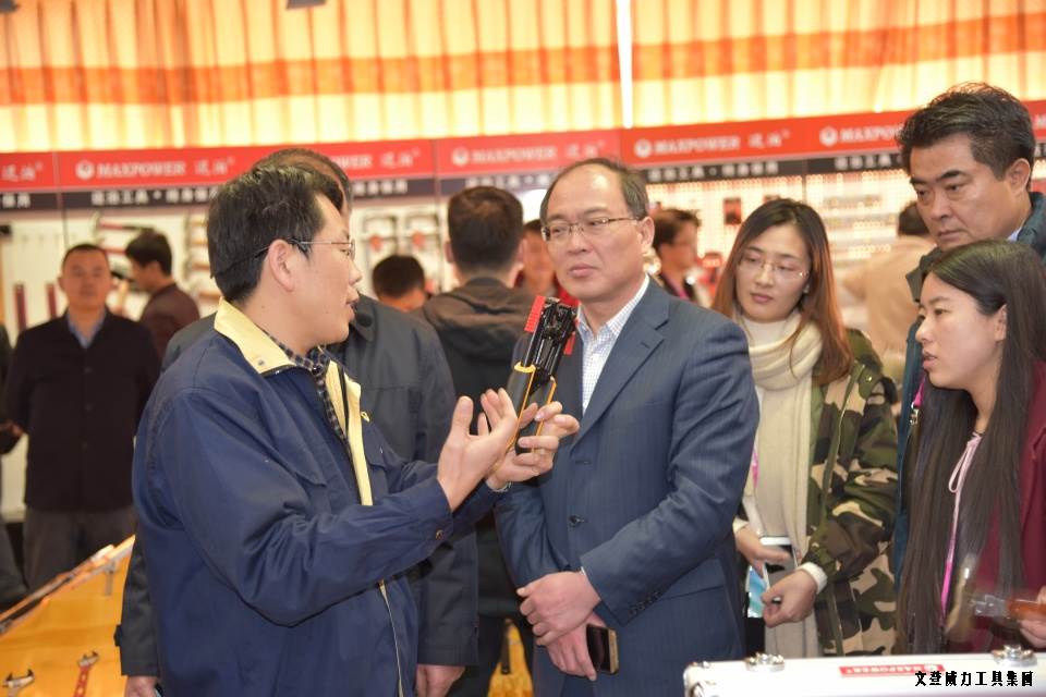 山东网记者采访团_11.JPG “工匠精神 山东制造”全媒体采访团莅临YH533388银河工具(图8)