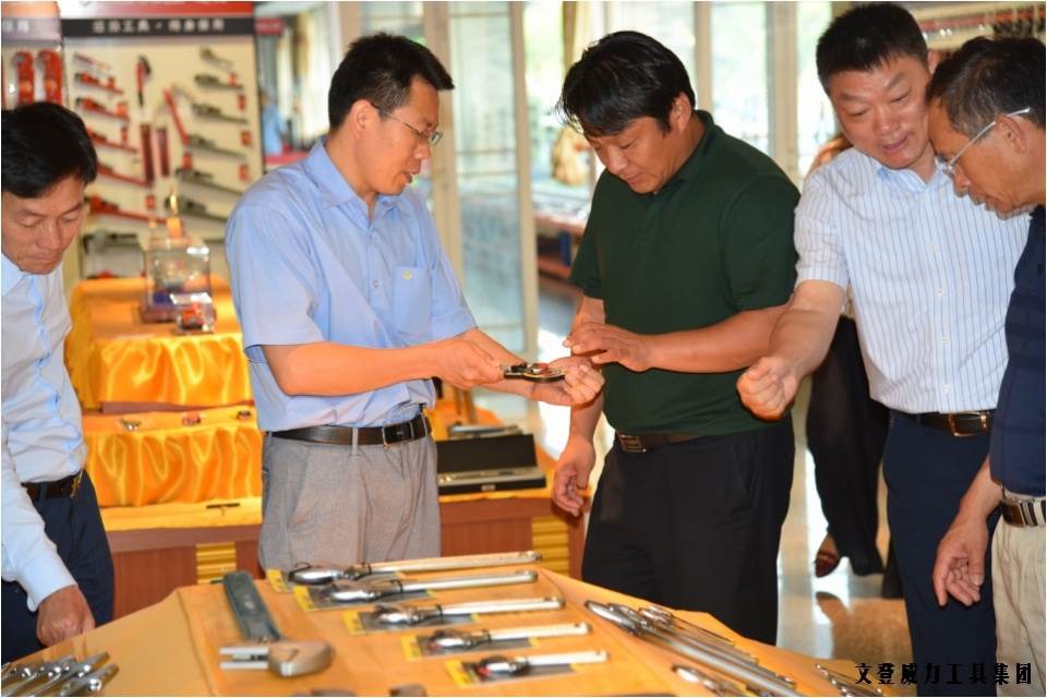 上海浦东祝桥商会领导一行访问YH533388银河(图3)
